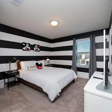 Charming 5Bd Home All Suites With Pool And Bbq Grill